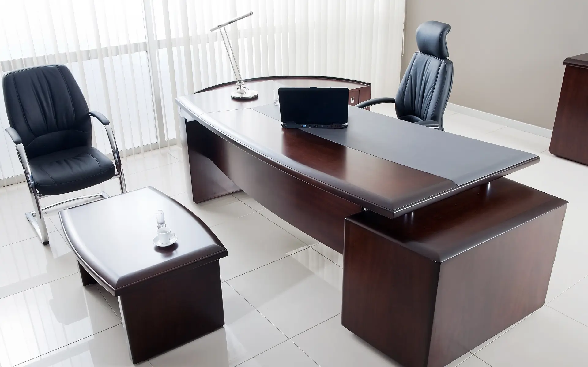 eleganckie meble na wymiar do biura