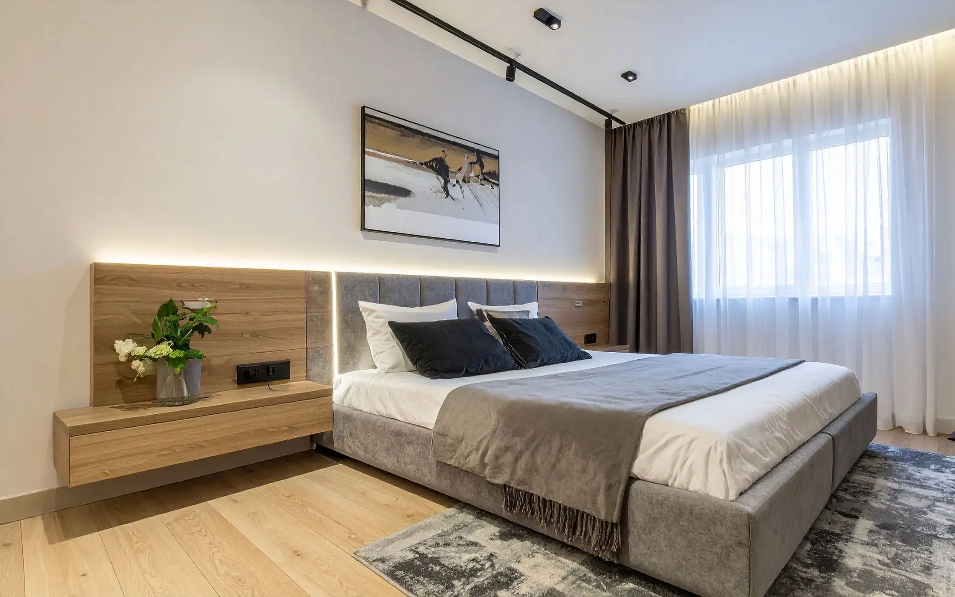 meble na wymiar do sypialni z drewnem